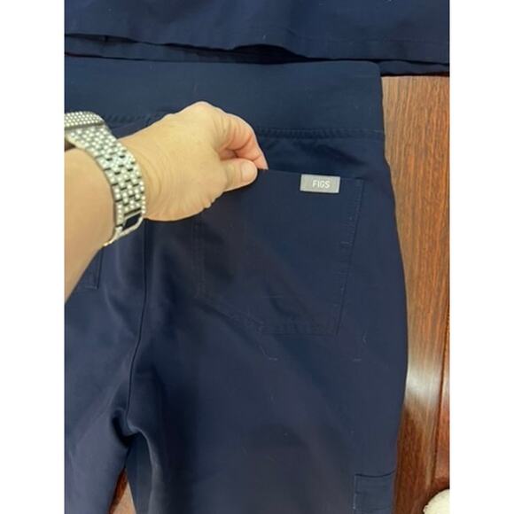 EUC FIGS Ceil Blue Scrub Set Caterina top w Zamora joggers sz S - Picture 10 of 10